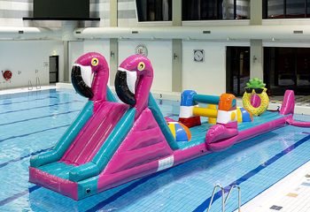 Koop een opblaasbare 12meter lange Flamingo Run zwembad stormbaan voor zowel jong als oud. Bestel opblaasbare waterattracties nu online bij JB Inflatables Nederland
