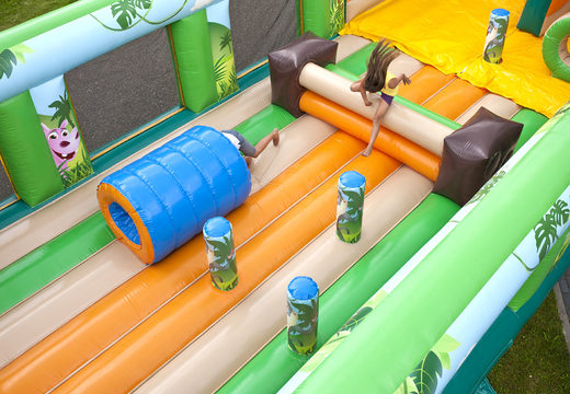 Haal uw grote opblaasbare Jungle World slide met 3D-obstakels voor kinderen. Bestel opblaasbare glijbanen nu online bij JB Inflatables Nederland 