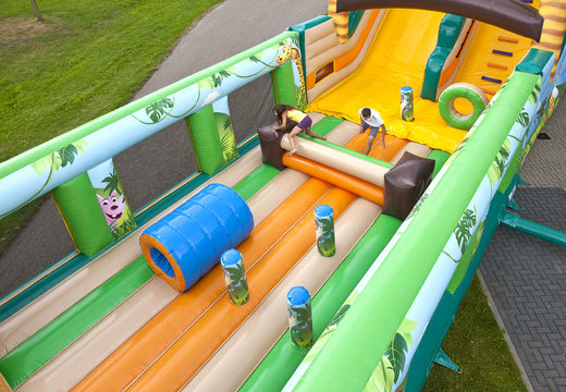Bestel mega opblaasbare glijbaan in thema Jungle World met 3D-obstakels voor kids. Koop opblaasbare glijbanen nu online bij JB Inflatables Nederland 