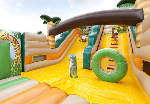 Inflatable Jungle World slide XL met 3D-obstakels voor kinderen bestellen. Koop opblaasbare glijbanen nu online bij JB Inflatables Nederland 