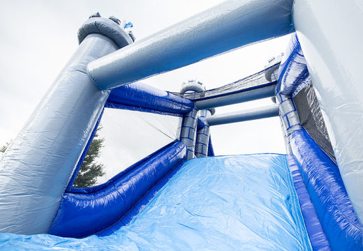 Haal uw unieke 17 meter brede stormbaan in kasteel thema nu voor kids. Bestel opblaasbare stormbanen bij JB Inflatables Nederland