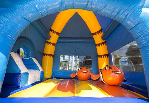 Overdekt multifun super springkasteel met glijbaan in thema seaworld bestellen voor kinderen. Koop springkastelen online bij JB Inflatables Nederland