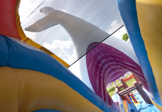 Grote opblaasbare multifunctionele glijbaan in haai thema met een plonsbad, indrukwekkend 3D object, frisse kleuren en de 3D obstakels kopen voor kinderen. Bestel opblaasbare glijbanen nu online bij JB Inflatables Nederland