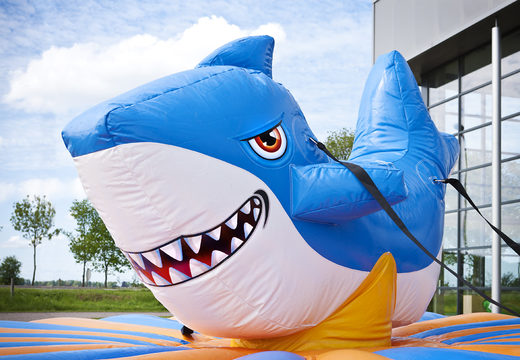 Opblaasbare trekrodeo in haai thema voor kinderen en volwassenen bestellen. Koop opblaasbare attractie online bij JB Inflatables Nederland 
