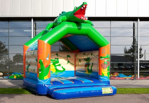 Standaard springkastelen met een 3D object van een krokodil aan de bovenkant kopen voor kinderen. Bestel springkastelen online bij JB Inflatables Nederland