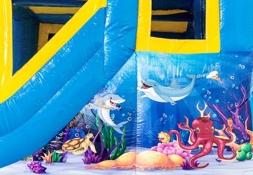 Springkasteel in oceen thema met een glijbaan bestellen voor kinderen. Koop opblaasbare springkastelen online bij JB Inflatables Nederland