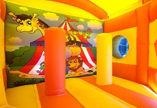 Klein overdekt opblaasbaar multiplay springkussen met glijbaan kopen in thema vijfhoek circus voor kinderen