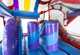 Opblaasbaar overdekt multiplay luchtkussen met glijbaan kopen in thema candyland snoep voor kinderen. Bestel opblaasbare luchtkussens online bij JB Inflatables Nederland