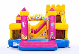 Funcity party springkasteel met aan de binnenkant een glijbaan, het 3D object op het springvlak en leuk feest design bestellen voor kinderen. Koop springkastelen online bij JB Inflatables Nederland