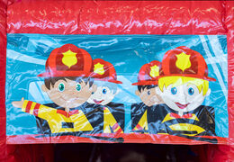 Opblaasbaar Multiplay Super springkussen in thema Brandweer met glijbaan en een plonsbad bestellen. Koop springkussens online bij JB Inflatables Nederland