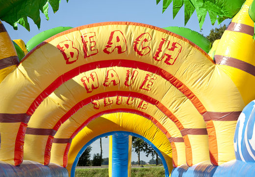 Bestel opblaasbare 18m lange buikschuifbaan in thema beach voor kids. Koop opblaasbare buikschuifbanen nu online bij JB Inflatables Nederland