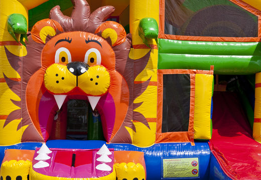 Multiplay springkussen met slide in thema leeuw bestellen voor kinderen. Koop opblaasbare springkussens online bij JB Inflatables Nederland