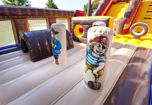 Haal uw grote opblaasbare Piraten world slide met 3D-obstakels voor kinderen. Bestel opblaasbare glijbanen nu online bij JB Inflatables Nederland 