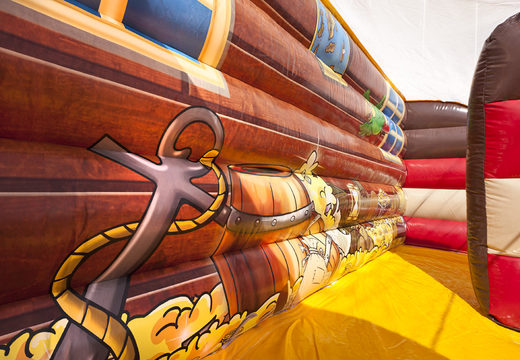 Glijbaan in thema Piraten world met 3D-obstakels voor kids bestellen. Koop opblaasbare glijbanen nu online bij JB Inflatables Nederland 