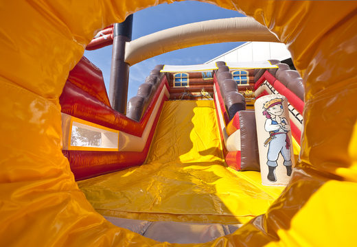 Koop inflatable mega glijbaan in thema Piraten world met 3D-obstakels voor kinderen. Bestel opblaasbare glijbanen nu online bij JB Inflatables Nederland