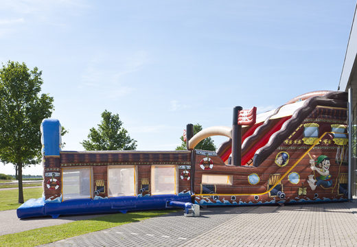 Bestel een inflatable extra brede Piraten world XL slide met 3D-obstakels voor kinderen. Koop opblaasbare glijbanen nu online bij JB Inflatables Nederland 