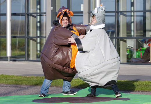 Aap & Neushoorn sumo pakken voor zowel jong als oud online halen. Koop opblaasbare sumo pakken bij JB Inflatables Nederland