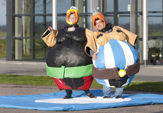 Koop opblaasbare sumo Asterix & Obelix pakken voor zowel jong als oud. Bestel opblaasbare sumo pakken online bij JB Inflatables Nederland