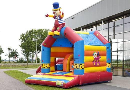 Clown opblaasbaar overdekt springkasteel met een 3D object op het dak kopen bij JB Inflatables Nederland. Bestel online springkastelen bij JB Inflatables Nederland
