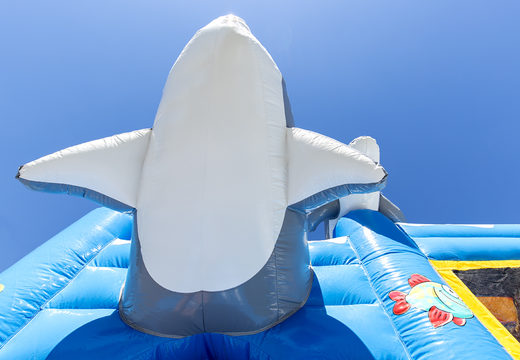 Springkasteel in dolfijn met een glijbaan bestellen voor kinderen. Koop opblaasbare springkastelen online bij JB Inflatables Nederland