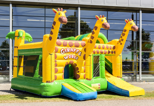 Opblaasbaar open multiplay springkussen met glijbaan kopen in thema giraffe voor kinderen. Bestel opblaasbare springkussens online bij JB Inflatables Nederland