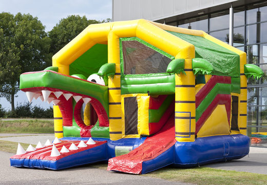Springkasteel in thema krokodil met een glijbaan kopen voor kinderen. Bestel opblaasbare springkastelen online bij JB Inflatables Nederland