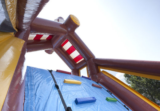 Haal uw unieke 17 meter brede opblaasbare stormbaan in piraat thema nu voor kids. Bestel opblaasbare stormbanen bij JB Inflatables Nederland