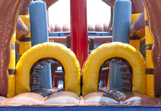 Unieke 17 meter brede opblaasbare  stormbaan in piraat thema bestellen voor kinderen. Bestel opblaasbare stormbanen nu online bij JB Inflatables Nederland