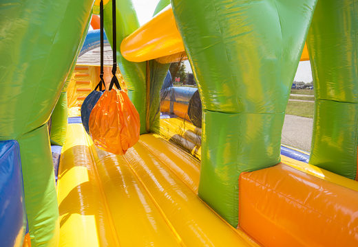 Mega 27 meter strombaan in vrolijke kleuren kopen voor kids. Bestel opblaasbare stormbanen bij JB Inflatables Nederland