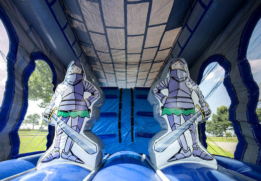 Stormbaan in thema kasteel voor kids bestellen. Koop opblaasbare stormbanen nu online bij JB Inflatables Nederland