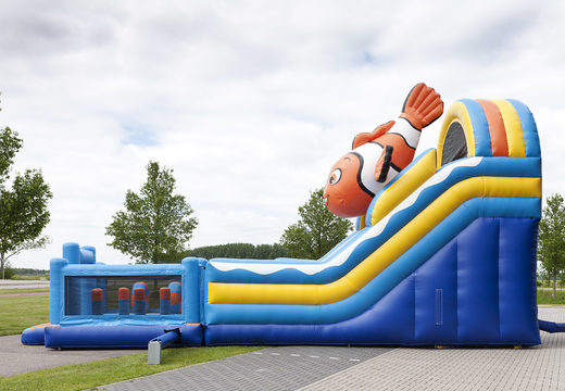 Bestel opblaasbare multifunctionele glijbaan in thema clownvis met een plonsbad, indrukwekkend 3D object, frisse kleuren en de 3D obstakels voor kinderen. Koop opblaasbare glijbanen nu online bij JB Inflatables Nederland