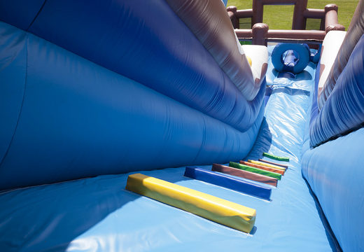 Inflatable glijbaan in thema Ski met een plonsbad, indrukwekkend 3D object, frisse kleuren en de 3D obstakel voor kinderen kopen. Bestel opblaasbare glijbanen nu online bij JB Inflatables Nederland