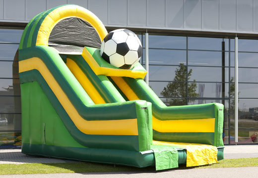 Opblaasbare multifunctionele glijbaan in voetbal thema met een plonsbad, indrukwekkend 3D object, frisse kleuren en de 3D obstakels voor kids bestellen. Koop opblaasbare glijbanen nu online bij JB Inflatables Nederland