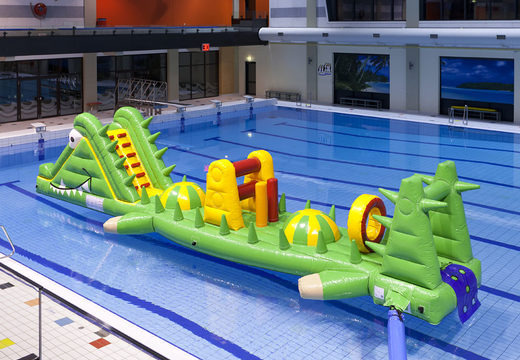 Unieke krokodil run zwembad 12m lang met uitdagende obstakel objecten voor zowel jong als oud bestellen. Koop opblaasbare zwembadspelen nu online bij JB Inflatables Nederland