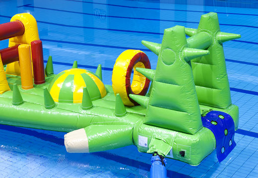 Spectaculaire opblaasbare krokodil run 12 m zwembad met uitdagende obstakel objecten bestellen voor zowel jong als oud. Koop opblaasbare waterattracties nu online bij JB Inflatables Nederland