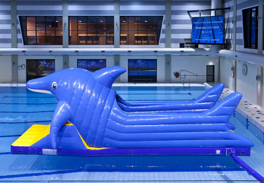 Spectaculaire Obstakel Run in thema dolfijn met uitdagende obstakel objecten bestellen voor zowel jong als oud. Koop opblaasbare zwembadspelen nu online bij JB Inflatables Nederland 