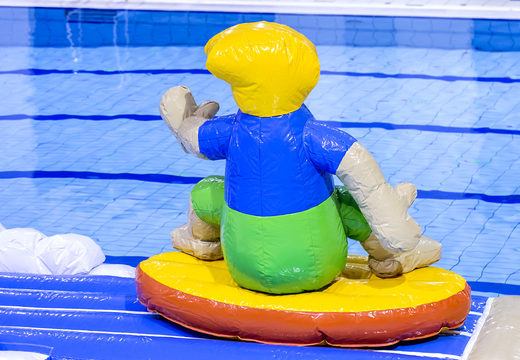 Unieke opblaasbare surferrun stormbaan in een uniek design met grappige 3D-objecten en maar liefst 2 glijbanen kopen voor zowel jong als oud. Bestel opblaasbare zwembadspelen nu online bij JB Inflatables Nederland 