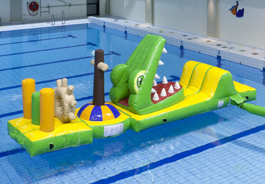Bestel een opblaasbare luchtdichte stormbaan in krokodil thema met leuke 3D-objecten voor zowel jong als oud. Koop opblaasbare waterattracties nu online bij JB Inflatables Nederland 