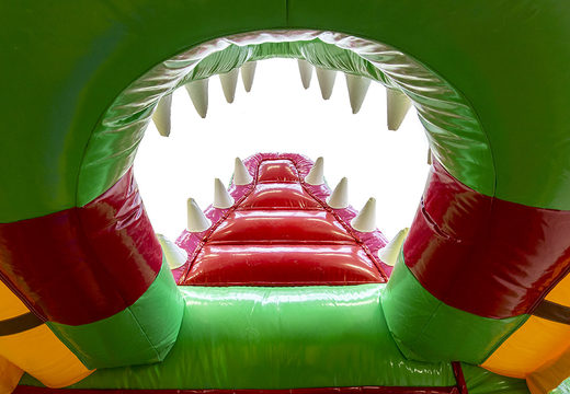 Multiplay krokodil springkussen met een glijbaan en met binnenin 3D objecten  bestellen voor kids. Koop opblaasbare springkussens online bij JB Inflatables Nederland