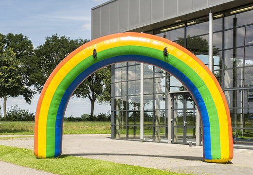 6x4m opblaasbare startboog in regenboog kleur direct online bestellen bij JB Inflatables Nederland. Bestel nu start & finishbogen in standaard kleuren en afmetingen