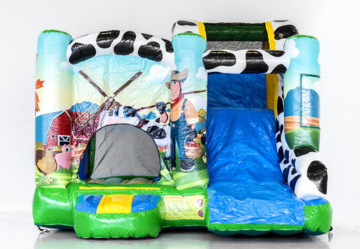 Opblaasbaar multiplay luchtkussen met glijbaan kopen in thema boerderij voor kids. Bestel opblaasbare luchtkussens online bij JB Inflatables Nederland
