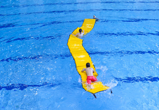 Bestel waterloopmat in verschillende afmetingen en kleuren voor kids. Koop opblaasbare zwembadspelen nu online bij JB Inflatables Nederland
