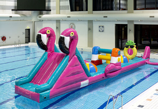 Koop een opblaasbare 12meter lange Flamingo Run zwembad stormbaan voor zowel jong als oud. Bestel opblaasbare waterattracties nu online bij JB Inflatables Nederland