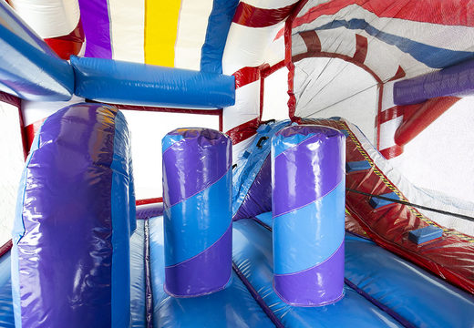 Opblaasbaar overdekt multiplay luchtkussen met glijbaan kopen in thema candyland snoep voor kinderen. Bestel opblaasbare luchtkussens online bij JB Inflatables Nederland