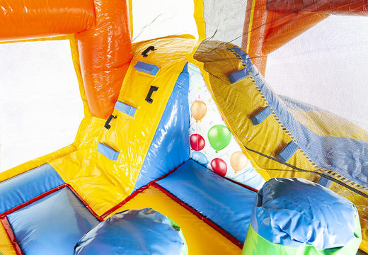 Overdekt opblaasbaar multiplay springkasteel met glijbaan kopen in feest thema voor kids. Bestel opblaasbare springkastelen online bij JB Inflatables Nederland
