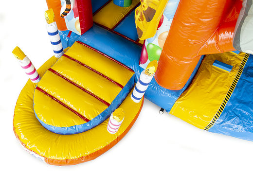 Opblaasbaar overdekt multiplay luchtkussen met glijbaan kopen in thema party feest voor kinderen. Bestel opblaasbare luchtkussens online bij JB Inflatables Nederland