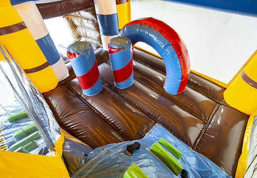 Opblaasbaar overdekt multiplay xl luchtkussen met glijbaan kopen in thema piraat voor kinderen. Bestel opblaasbare luchtkussens online bij JB Inflatables Nederland