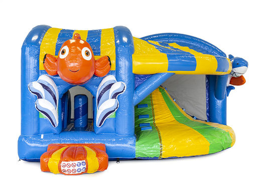Overdekt opblaasbaar multiplay springkasteel met glijbaan kopen in seaworld thema voor kids. Bestel opblaasbare springkastelen online bij JB Inflatables Nederland