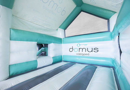 Bestel online opblaasbare Domus Multifun Huisje met glijbaan springkastelen op maat bij JB Promotions Nederland; specialist in opblaasbare reclame artikelen zoals maatwerk springkastelen