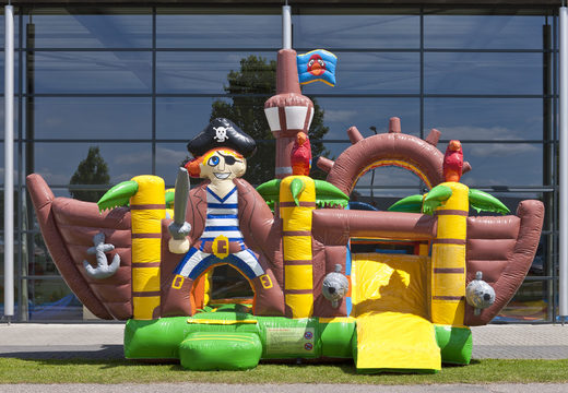 Klein overdekt opblaasbaar multiplay springkasteel bestellen in thema piratenboot voor kinderen. Koop opblaasbare springkastelen online bij JB Inflatables Nederland